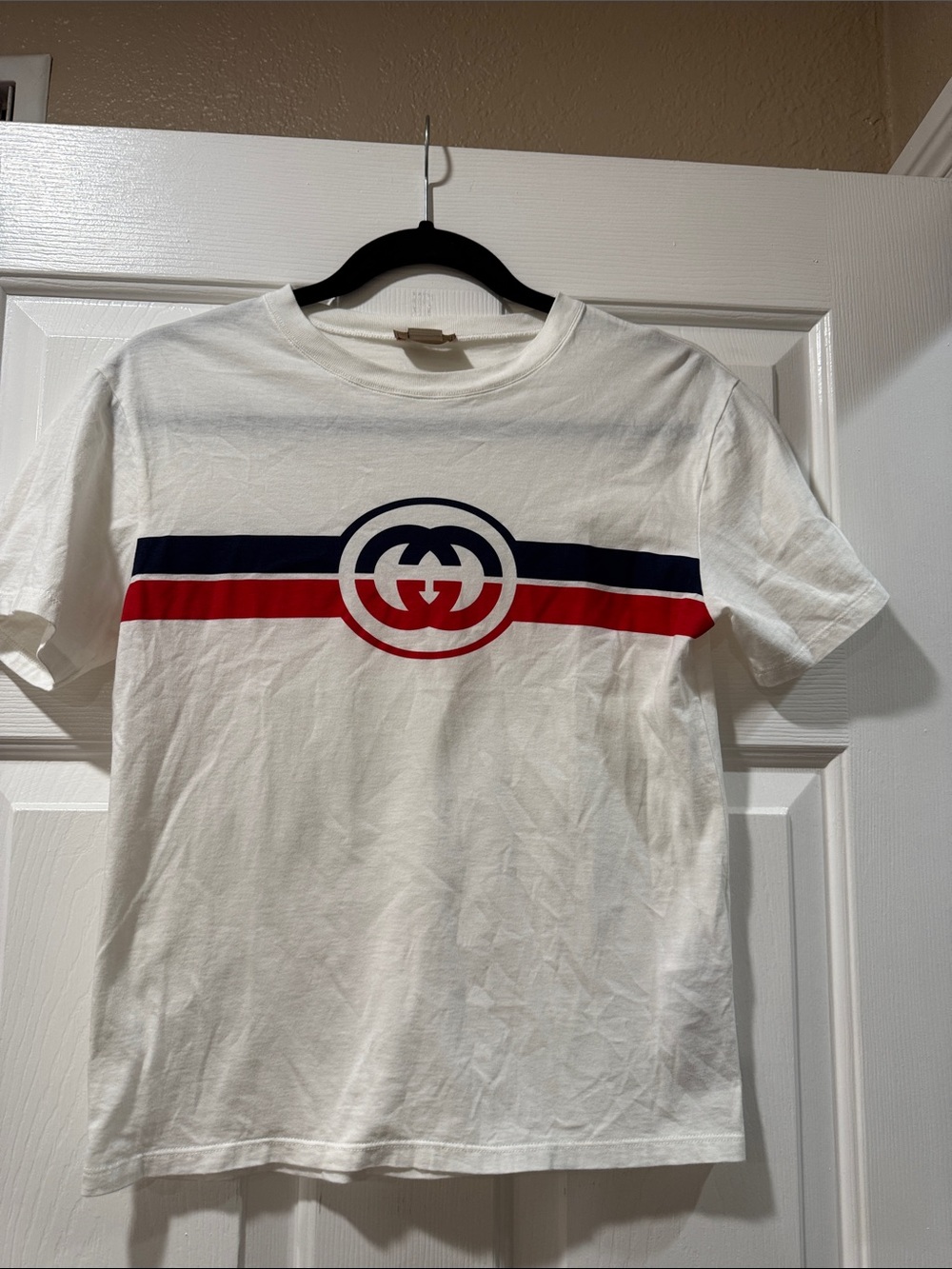 Boys Gucci White Crewneck T-Shirt with Navy and Red Stripe Logo
